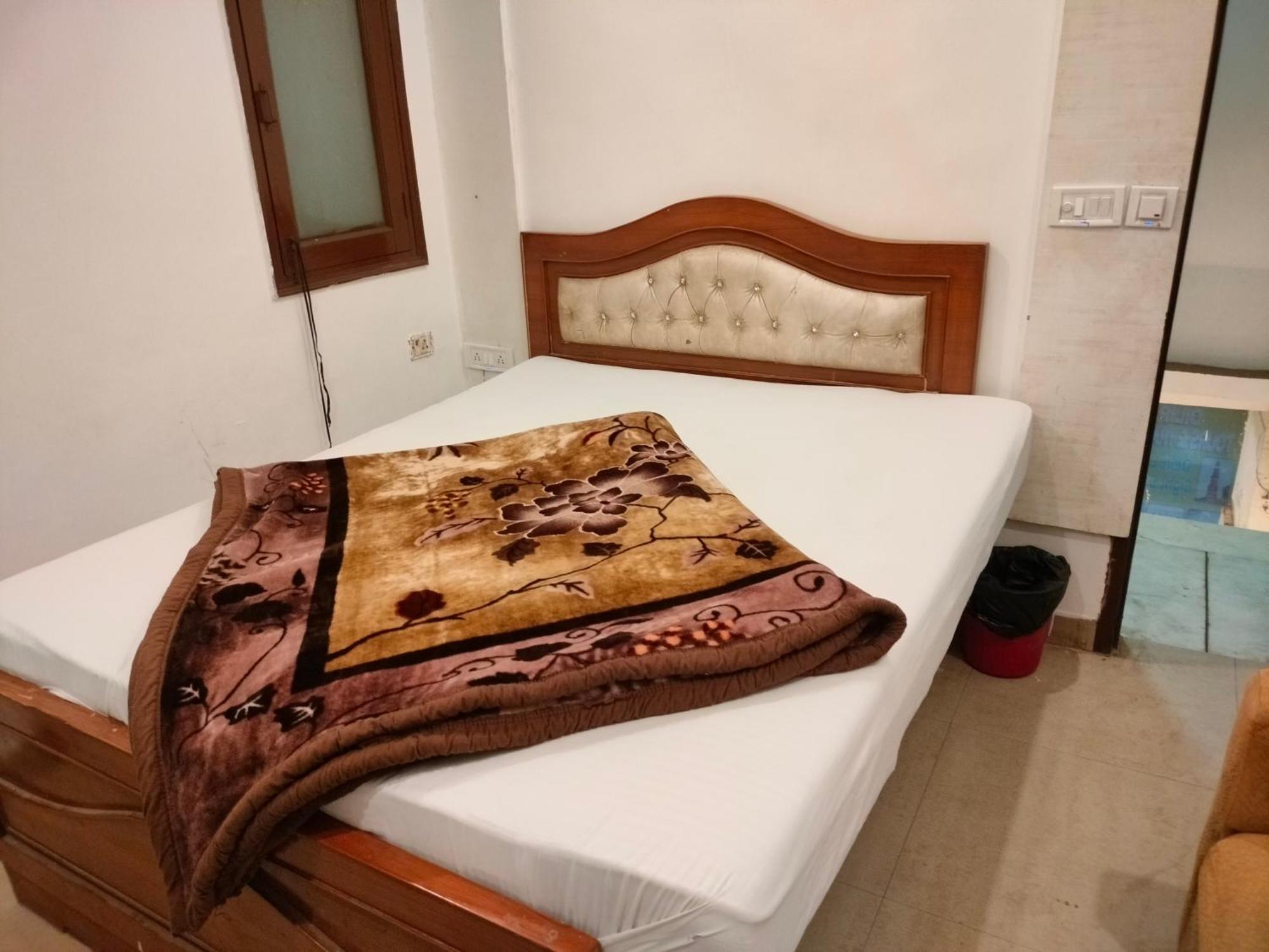 Hotel Geetanjali Inn Új-Delhi Kültér fotó