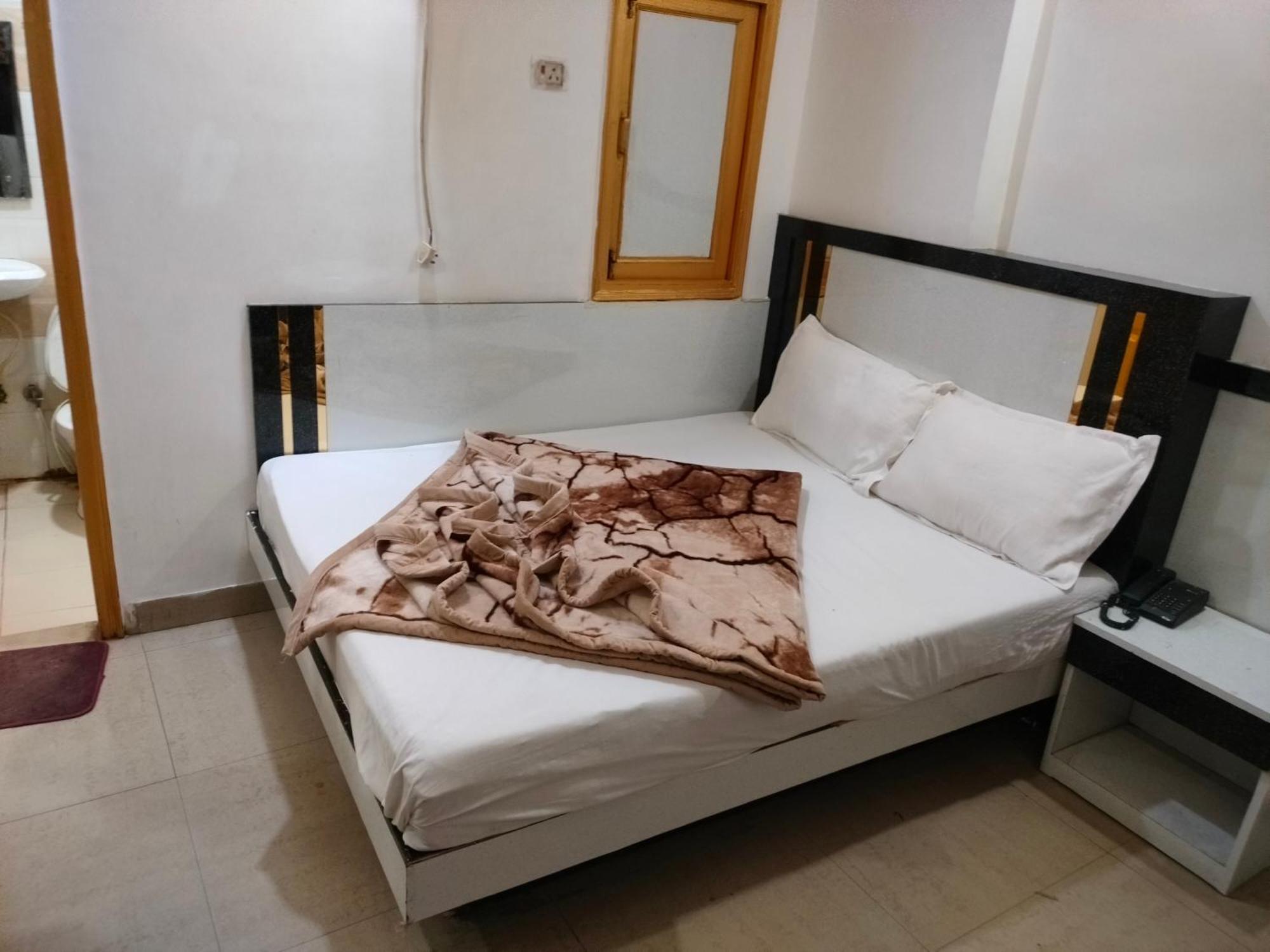 Hotel Geetanjali Inn Új-Delhi Kültér fotó