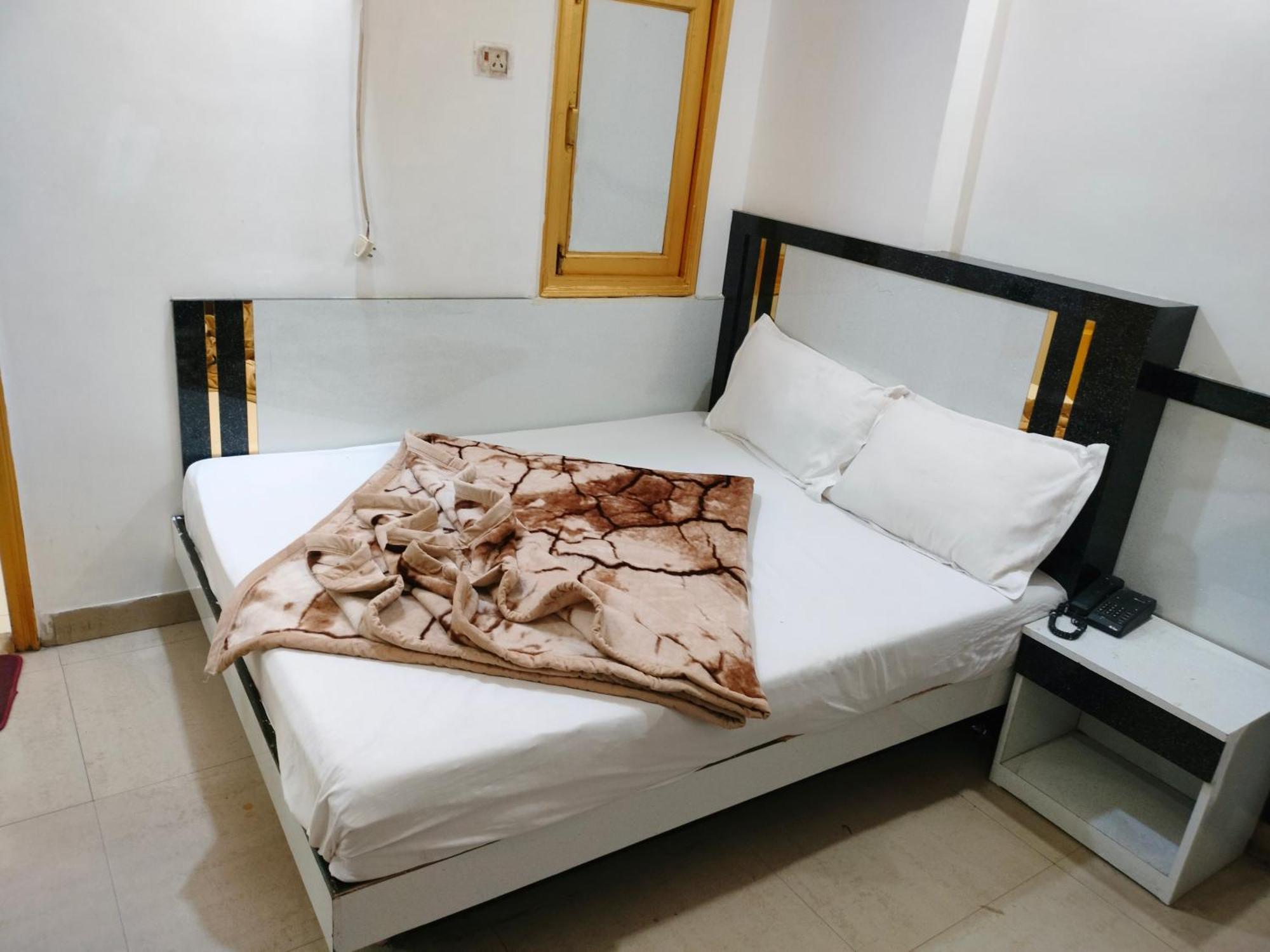 Hotel Geetanjali Inn Új-Delhi Kültér fotó