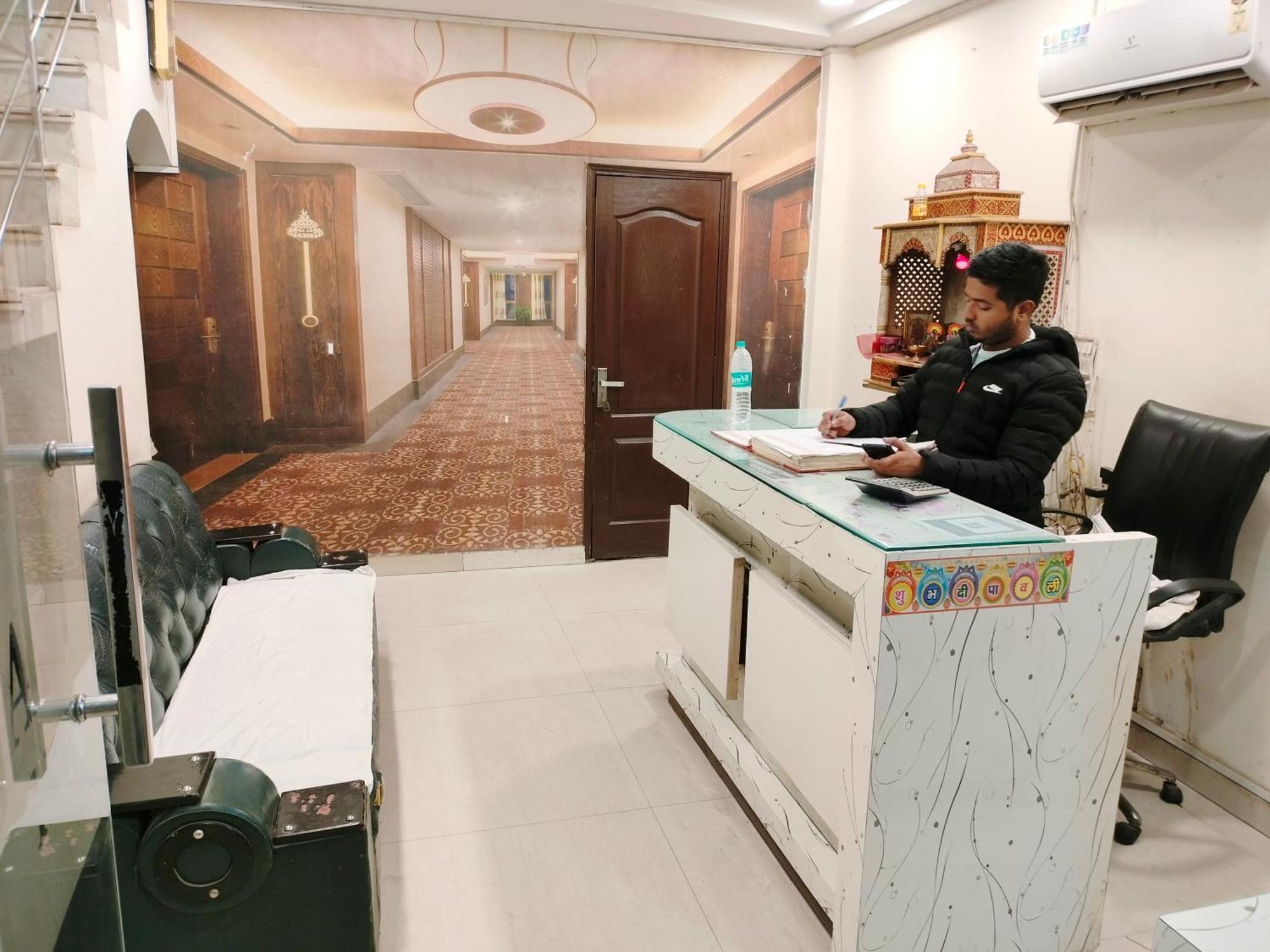 Hotel Geetanjali Inn Új-Delhi Kültér fotó