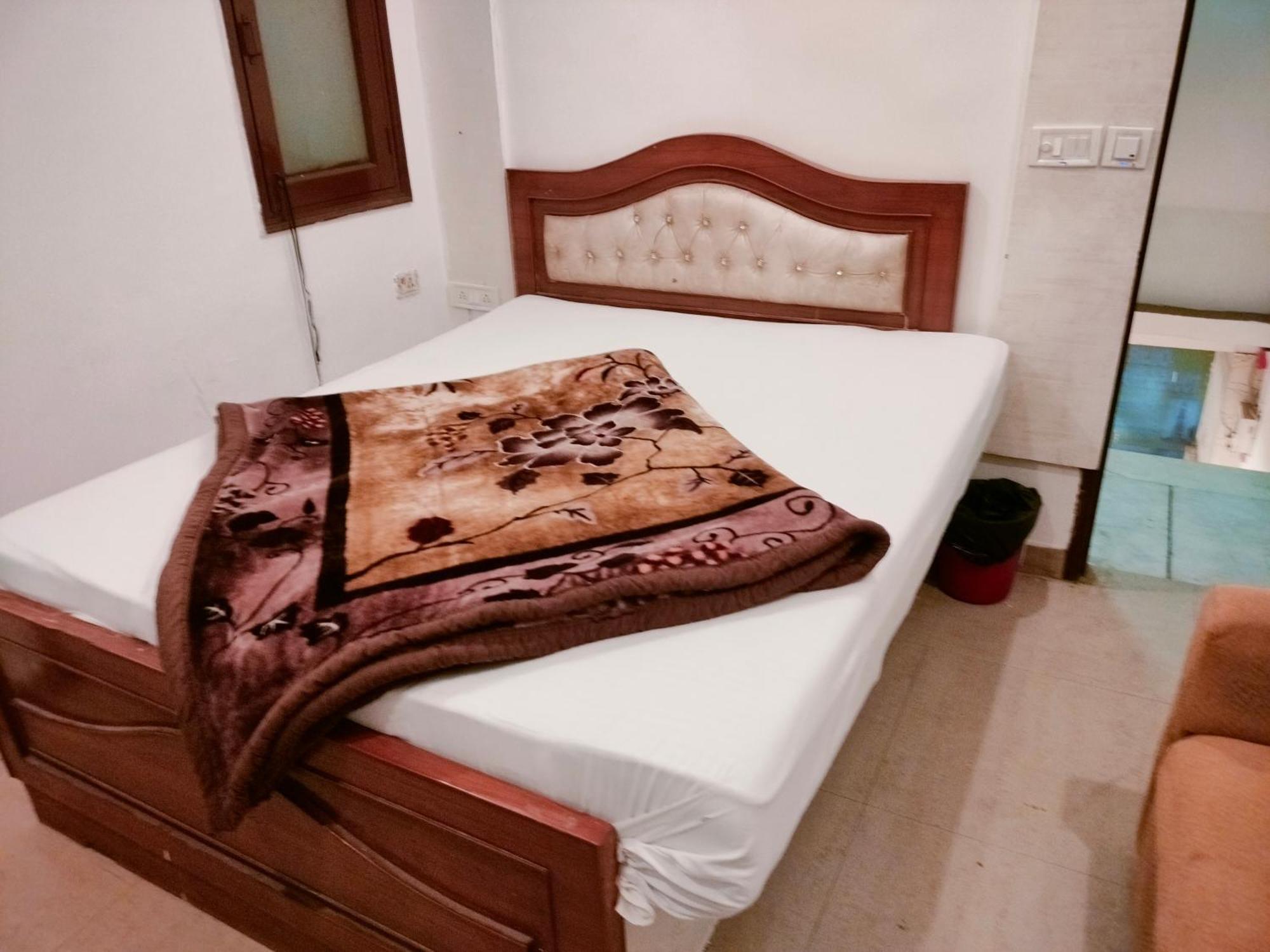 Hotel Geetanjali Inn Új-Delhi Kültér fotó