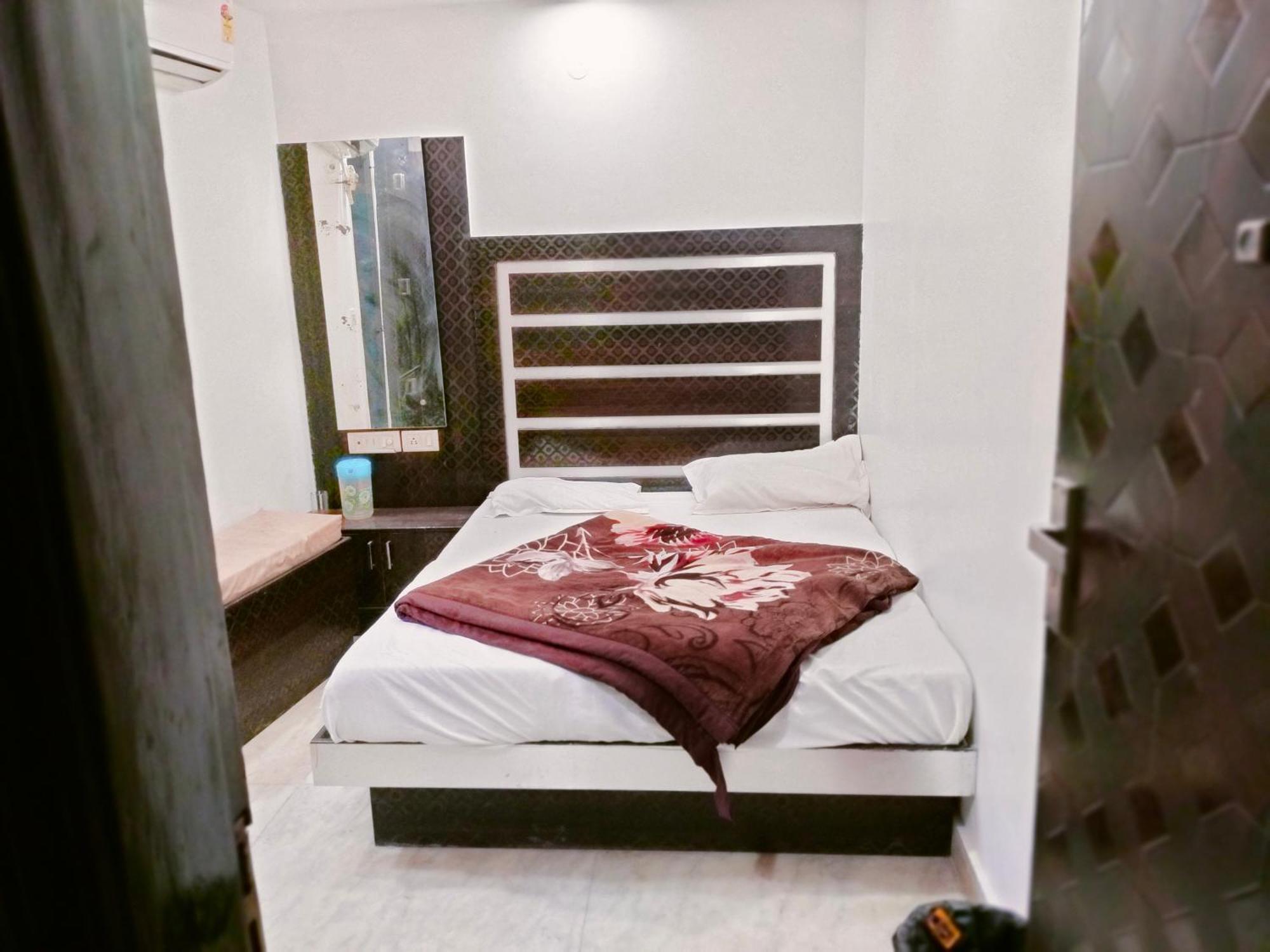Hotel Geetanjali Inn Új-Delhi Kültér fotó