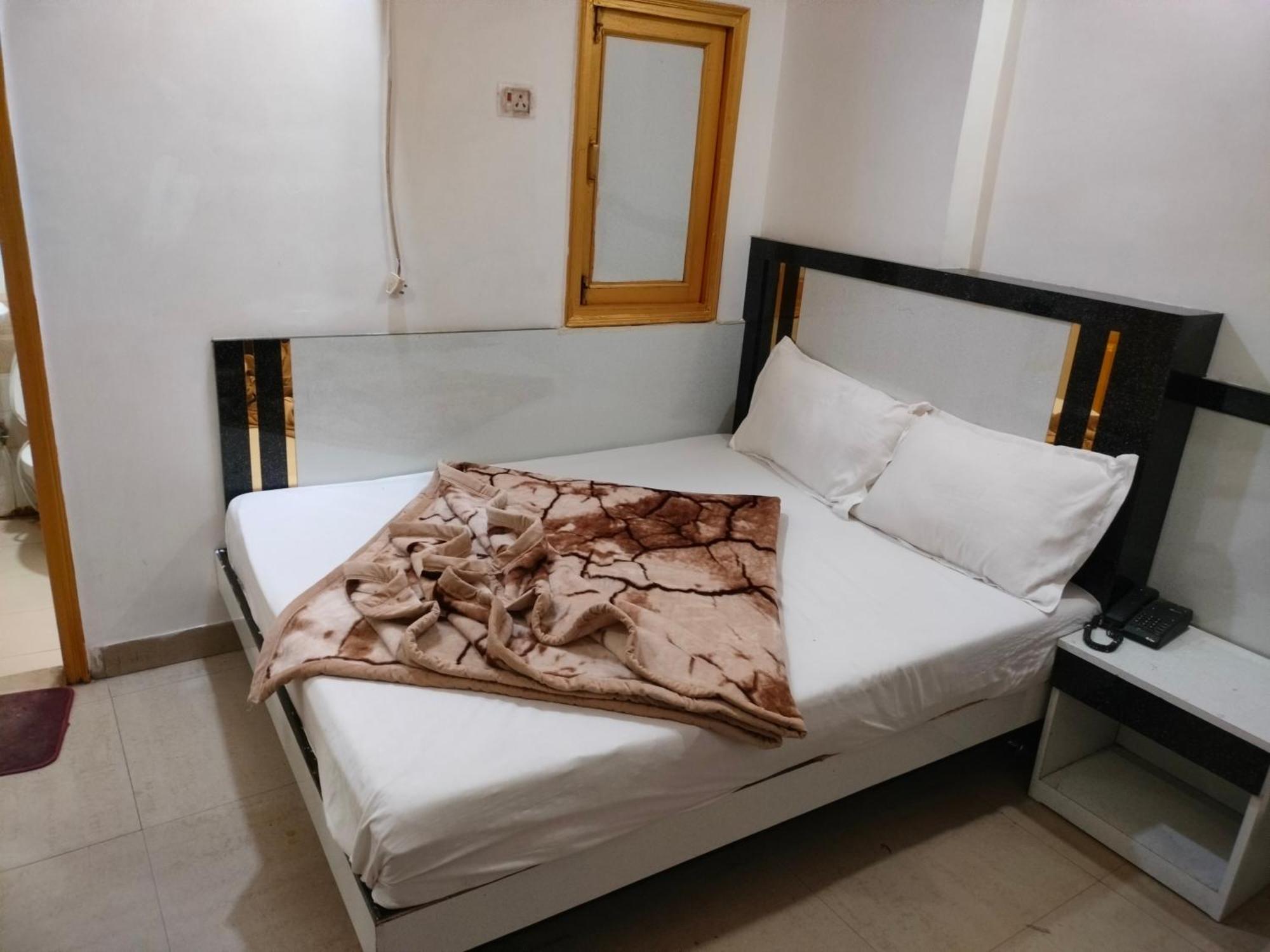 Hotel Geetanjali Inn Új-Delhi Kültér fotó