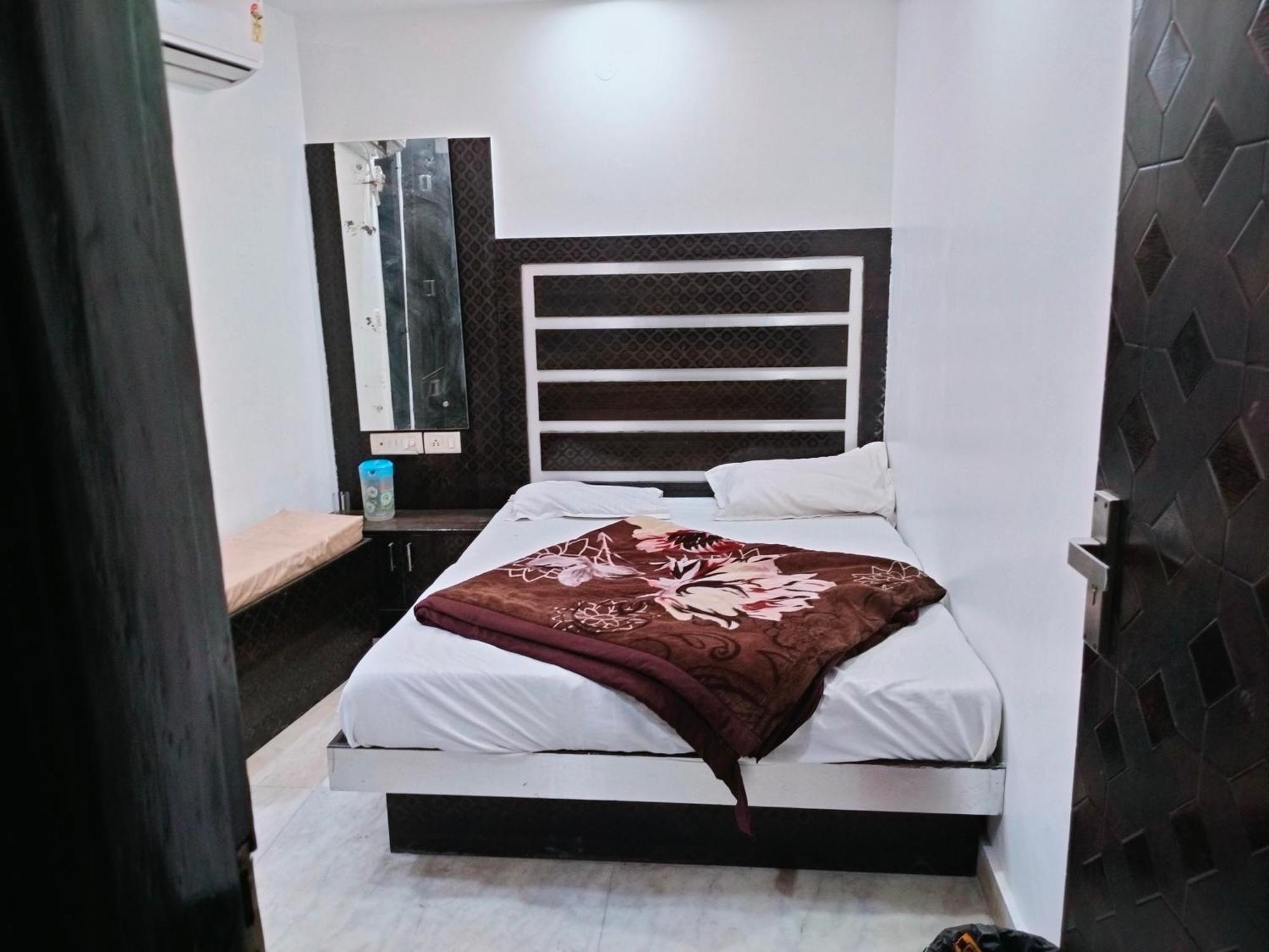 Hotel Geetanjali Inn Új-Delhi Kültér fotó